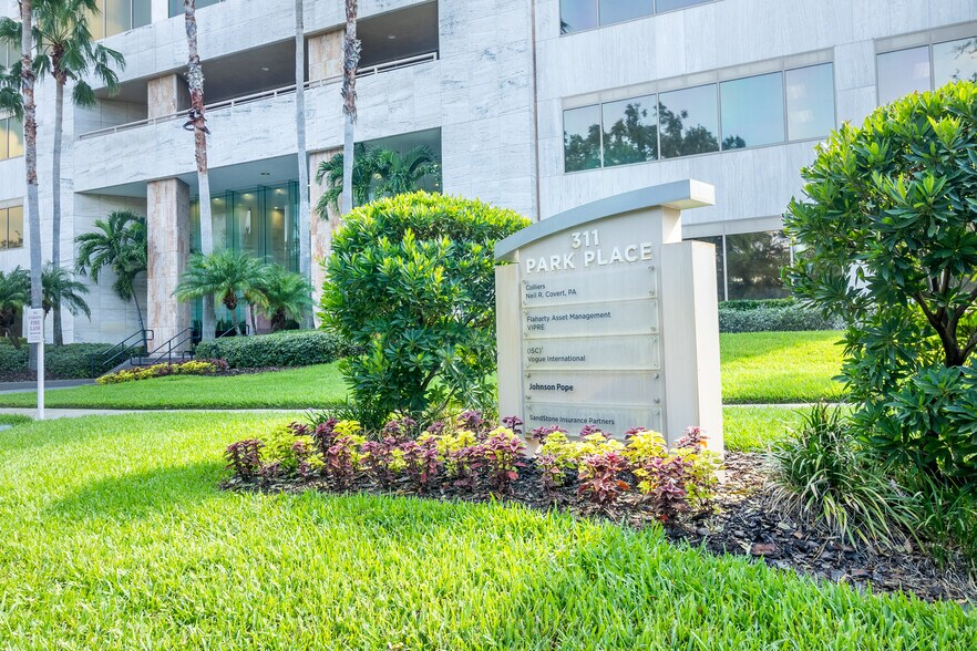 More Photos Of 311 Park Place Blvd, Clearwater Office For Lease