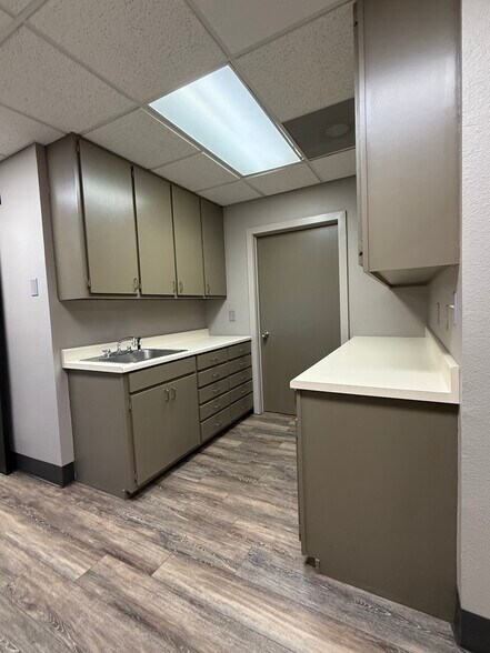 More Photos Of 4550 Lamar Ave, Paris Rehabilitation Center For Lease