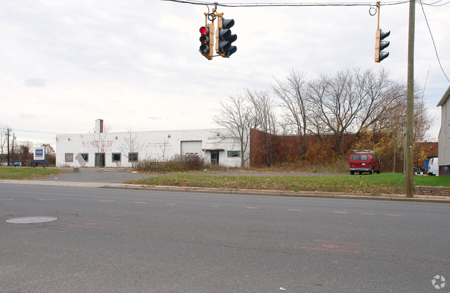 Primary Photo Of 540 New Park Ave, West Hartford Warehouse For Sale