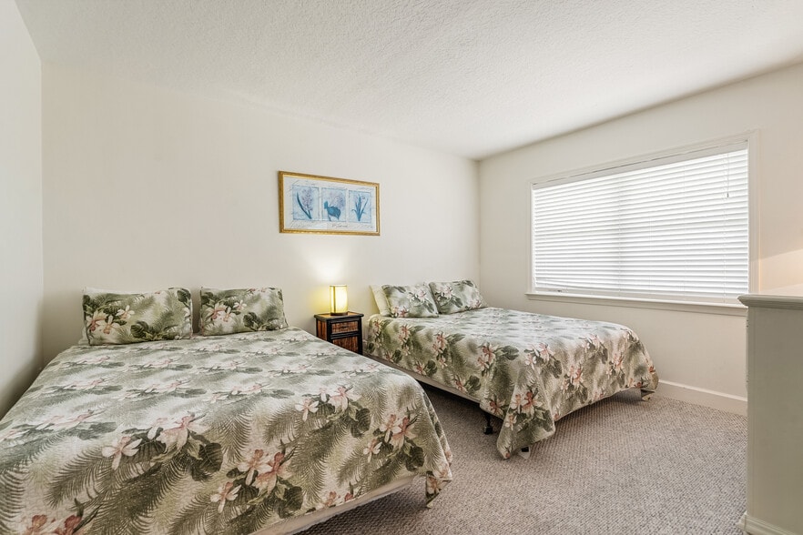 More Photos Of 23 Royal Palm Pointe, Vero Beach Restaurant For Sale