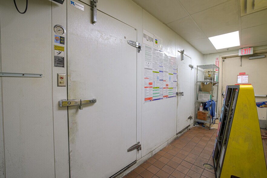More Photos Of 689 N Arizona Ave, Gilbert Fast Food For Sale