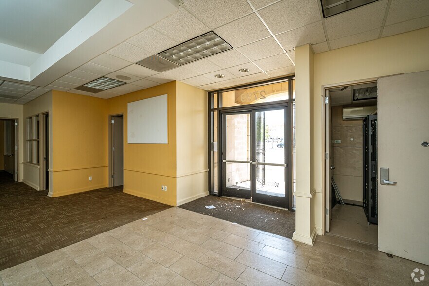 More Photos Of 2799 Fulton St, Houston Bank For Sale