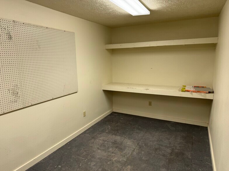 More Photos Of 4725 Mercantile St, Beaumont Industrial For Lease