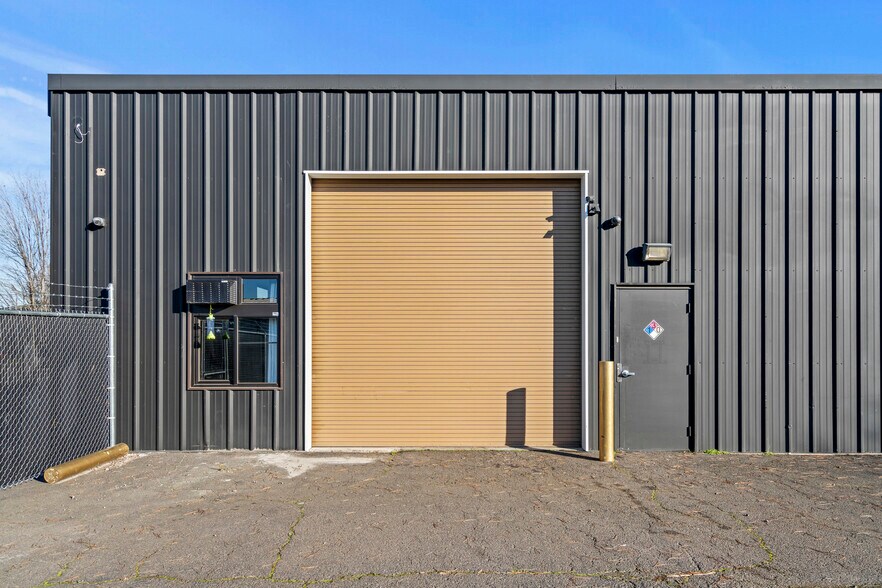 More Photos Of 4731 Industry Dr, Medford Light Manufacturing For Sale