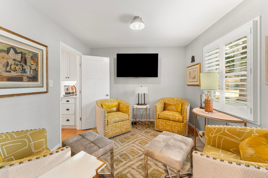 More Photos Of 97 Currell Cove Ln, White Stone Specialty For Sale