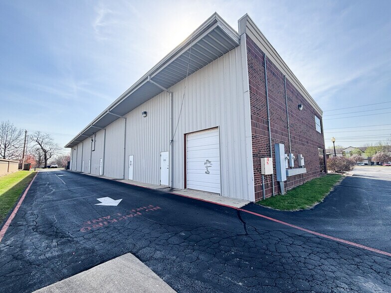 More Photos Of 1507 E Lark St, Springfield Office For Sale