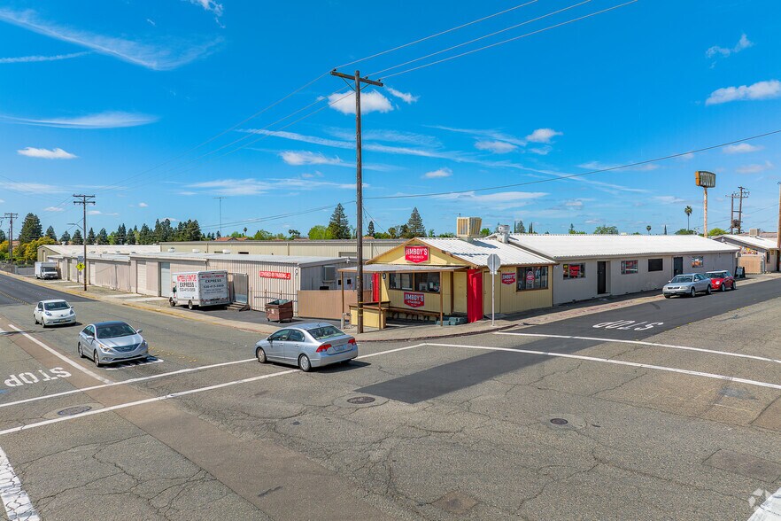 More Photos Of 100 Atkinson St, Roseville Warehouse For Lease