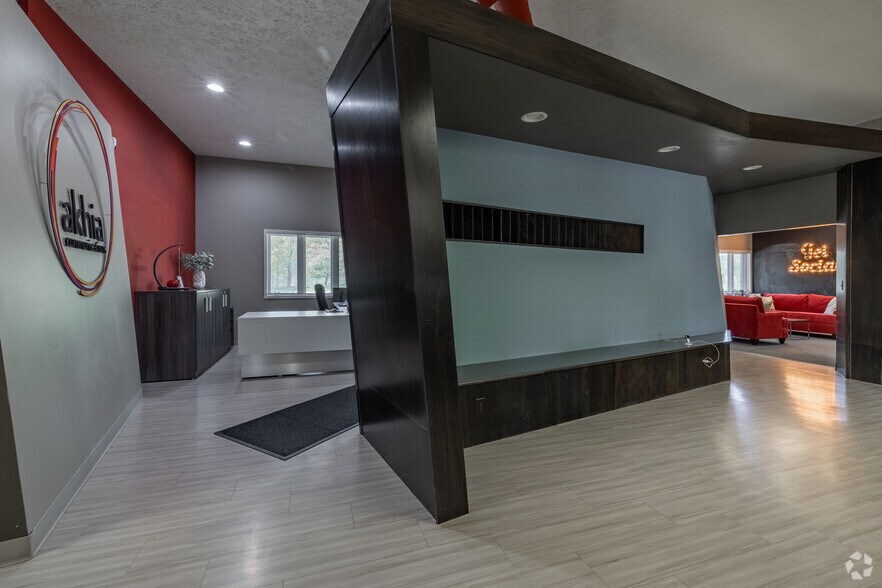 More Photos Of 85 Executive Pky, Hudson Unknown For Lease