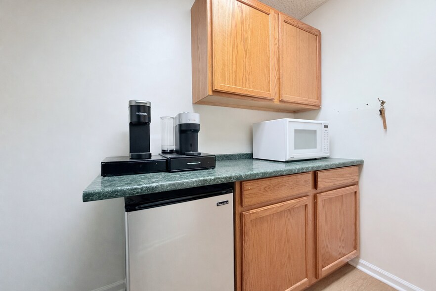 More Photos Of 7 Auer Ct, East Brunswick Office For Lease