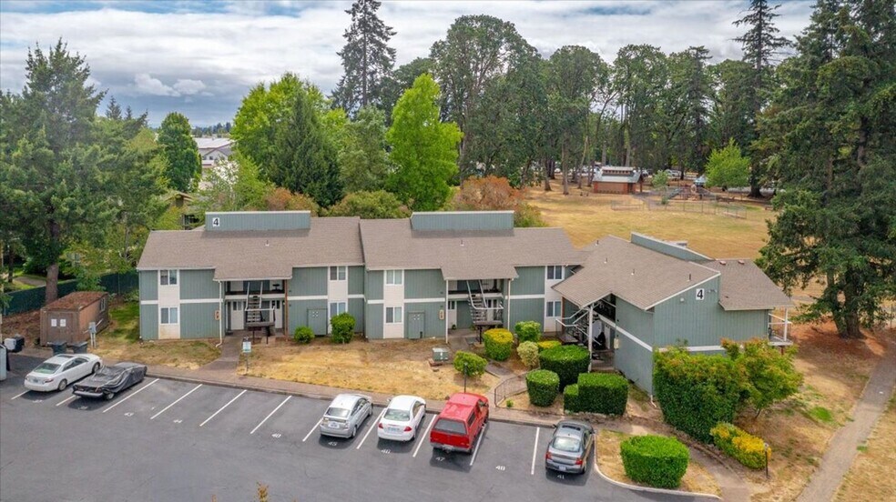 More Photos Of 2048 NE Highway 99W, McMinnville Apartments For Sale