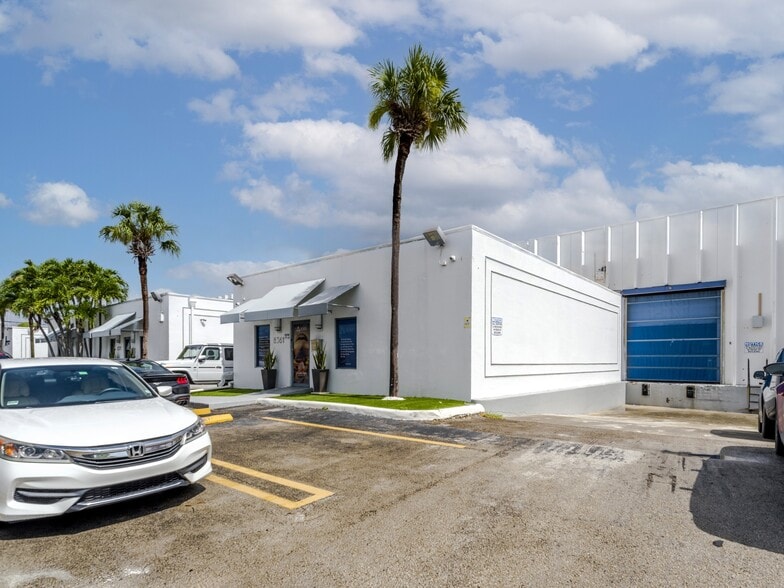 More Photos Of 8351-8391 NW 64th St, Miami Warehouse For Lease