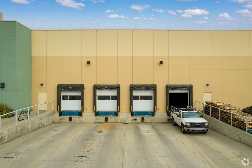 More Photos Of 11056 48th St SE, Calgary Warehouse For Lease