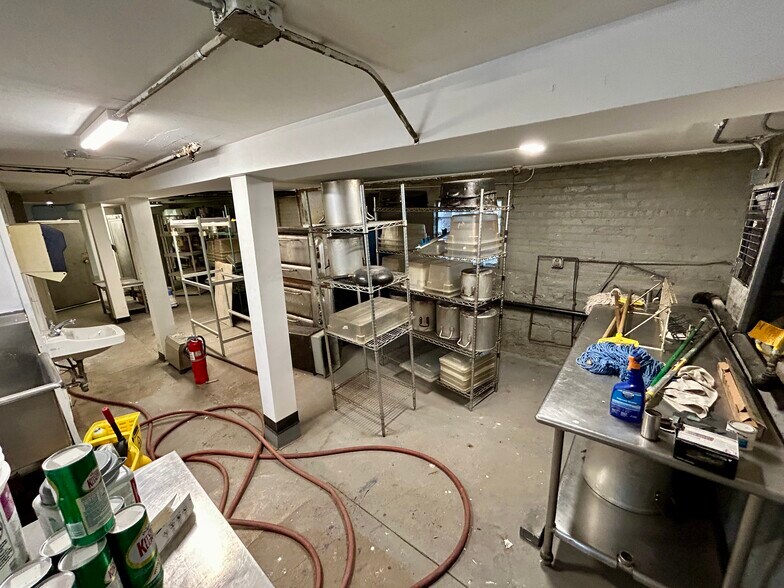 More Photos Of 3400 W Evergreen Ave, Chicago Storefront Retail Residential For Lease