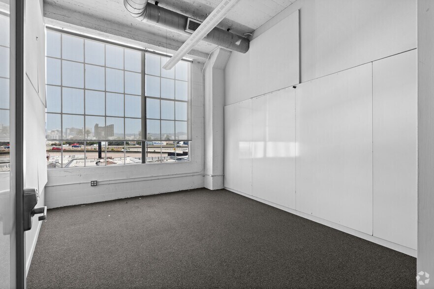 More Photos Of 283 4th St, Oakland Loft Creative Space For Lease