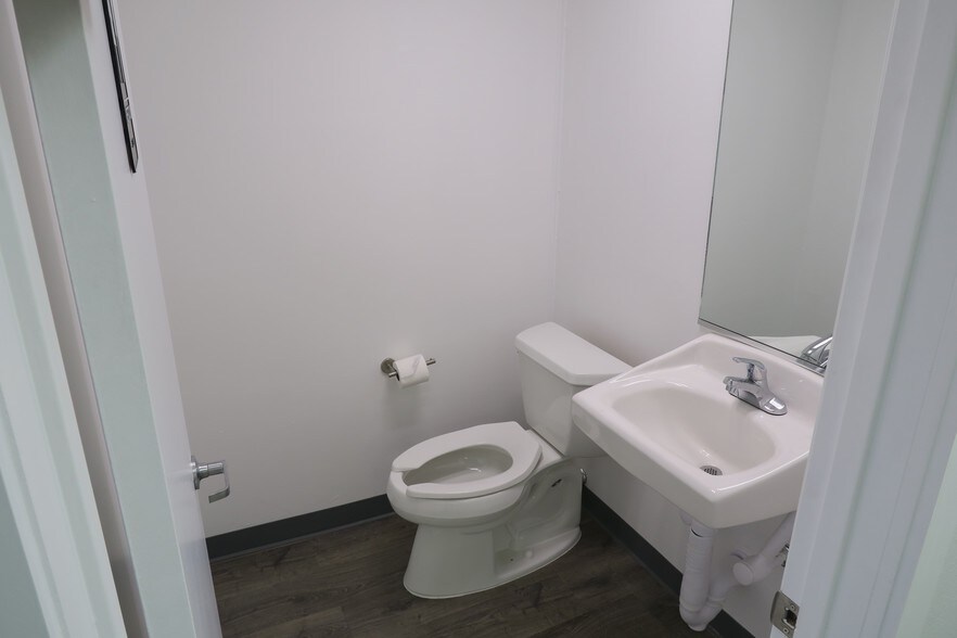 More Photos Of 5930 Star Ln, Houston General Retail For Lease