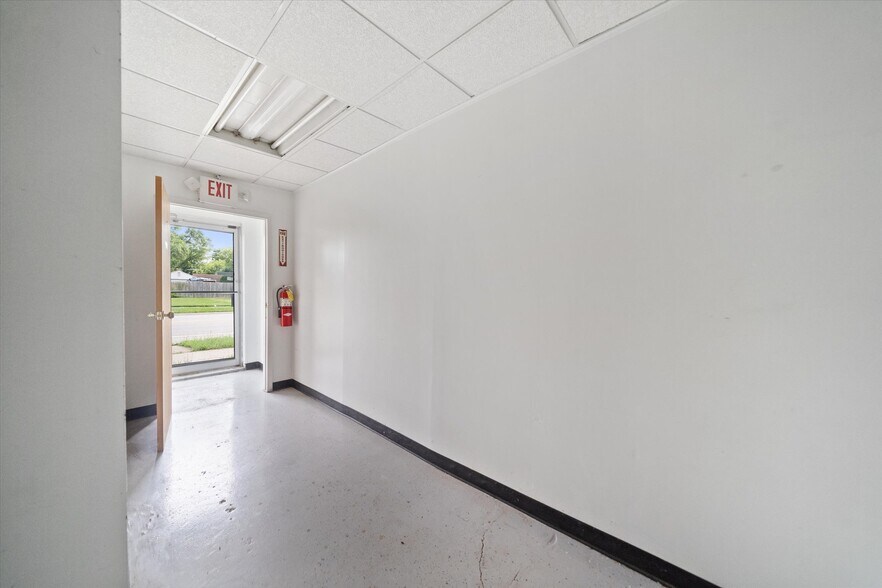 More Photos Of 16811 Stephens, Eastpointe Industrial For Sale