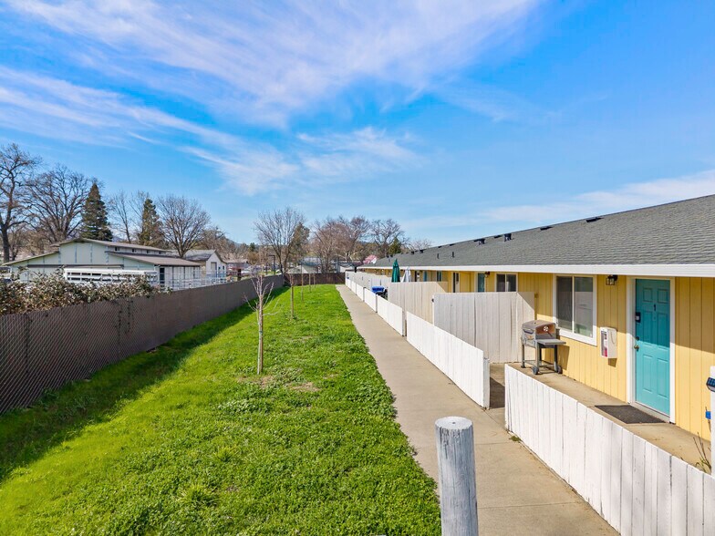 More Photos Of 9747 Winchester St, Lower Lake Apartments For Sale