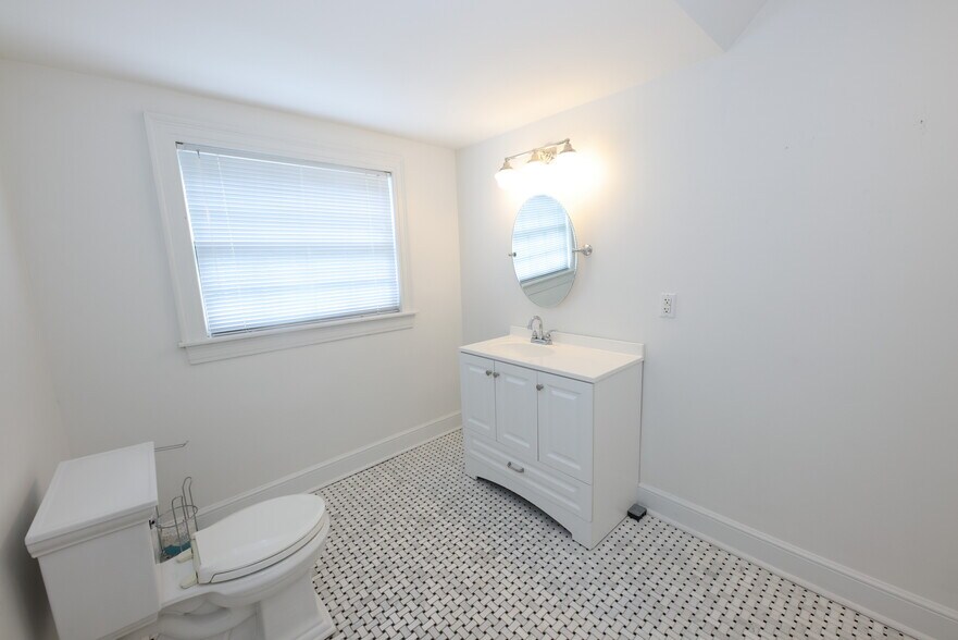 More Photos Of 12 Lotus Ave, Chester Specialty For Sale