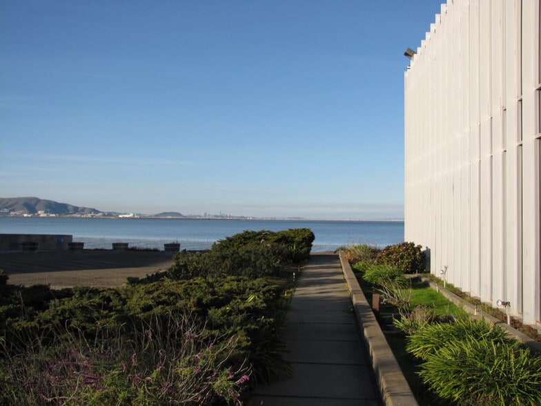 More Photos Of 828 Airport Blvd, Burlingame Research And Development For Lease