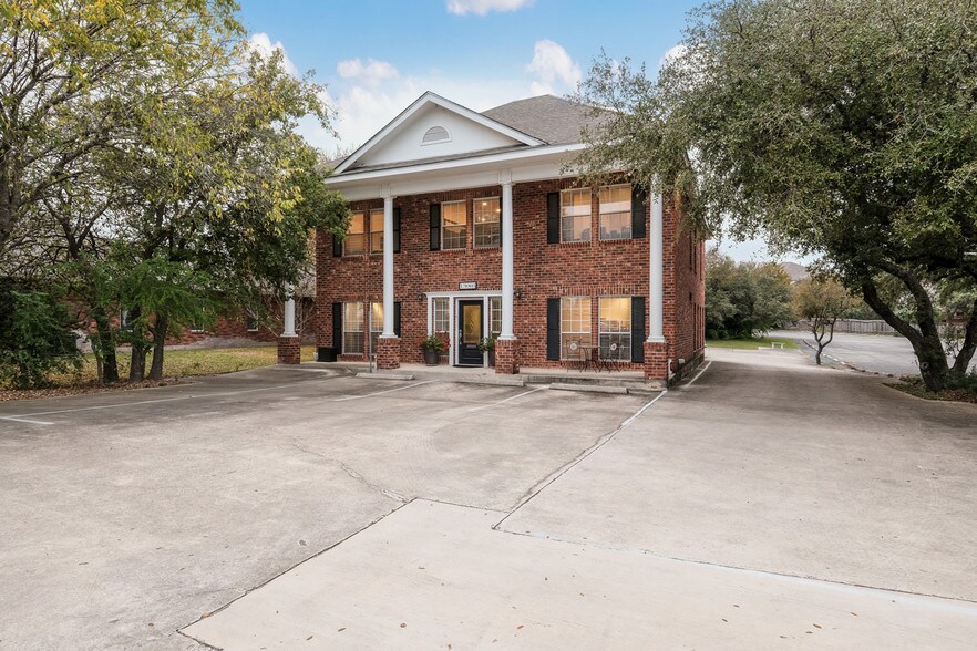More Photos Of 13003 Jones Maltsberger Rd, San Antonio Loft Creative Space For Lease