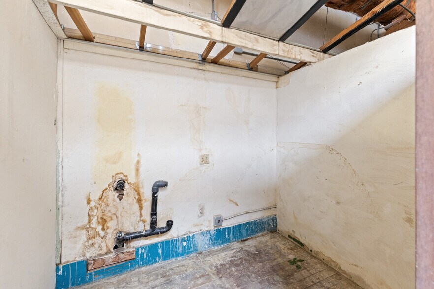 More Photos Of 421 E Santa Clara St, San Jose Storefront Retail Office For Sale