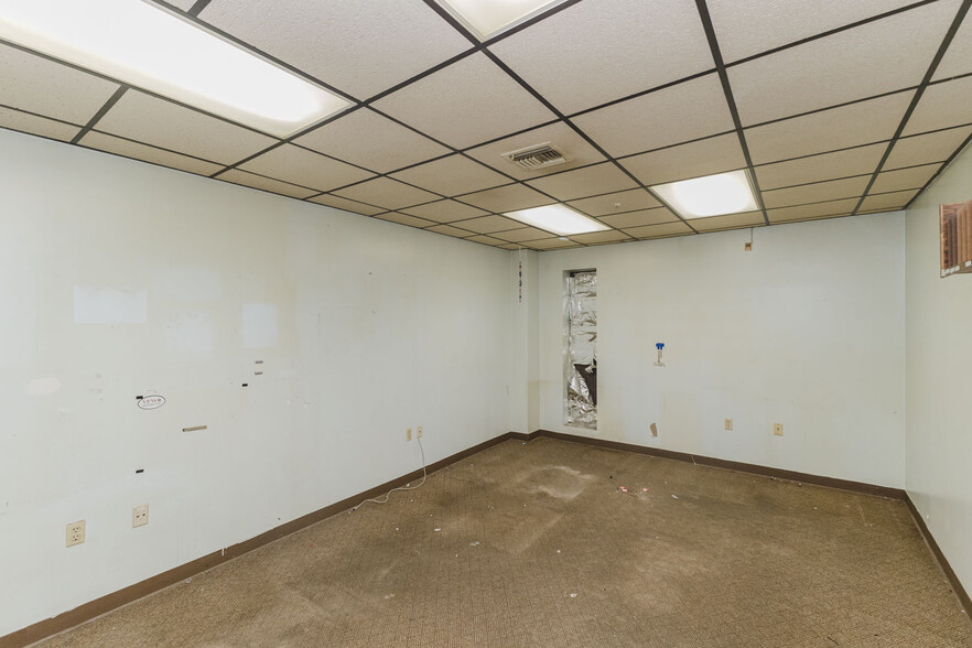 More Photos Of 1560 S Topeka St, Wichita Lodge Meeting Hall For Sale