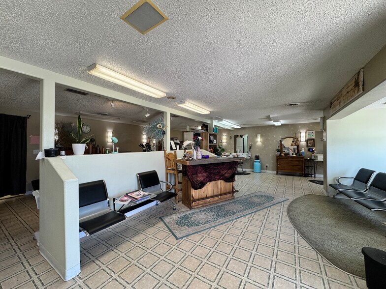 More Photos Of 530 N Broadway Ave, Riverton Mixed Retail For Sale