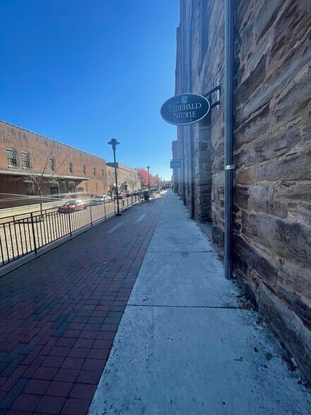 More Photos Of 1001 Jefferson St, Lynchburg Apartments For Lease