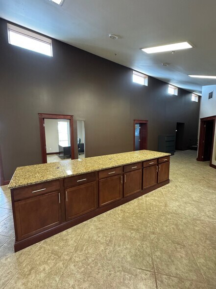 More Photos Of 1000 Hedstrom Dr, Ashland Warehouse For Lease