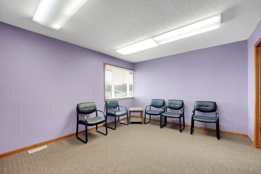 More Photos Of 804 Winchester Dr, Sedalia Medical For Sale