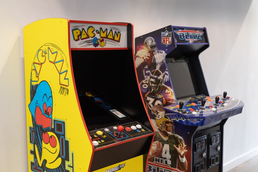 More Photos Of 1612 Magnolia Blvd, Burbank Storefront For Sale