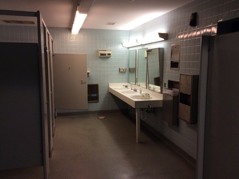 More Photos Of 73 Maskells Mill Rd, Salem Schools For Sale