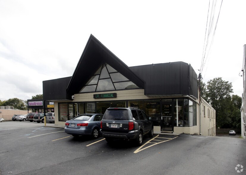 Primary Photo Of 710-714 E Jericho Tpke, Huntington Station Storefront Retail Office For Lease