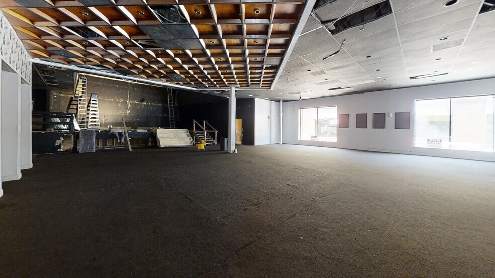 More Photos Of 546-566 Main St, Laconia Bar For Lease