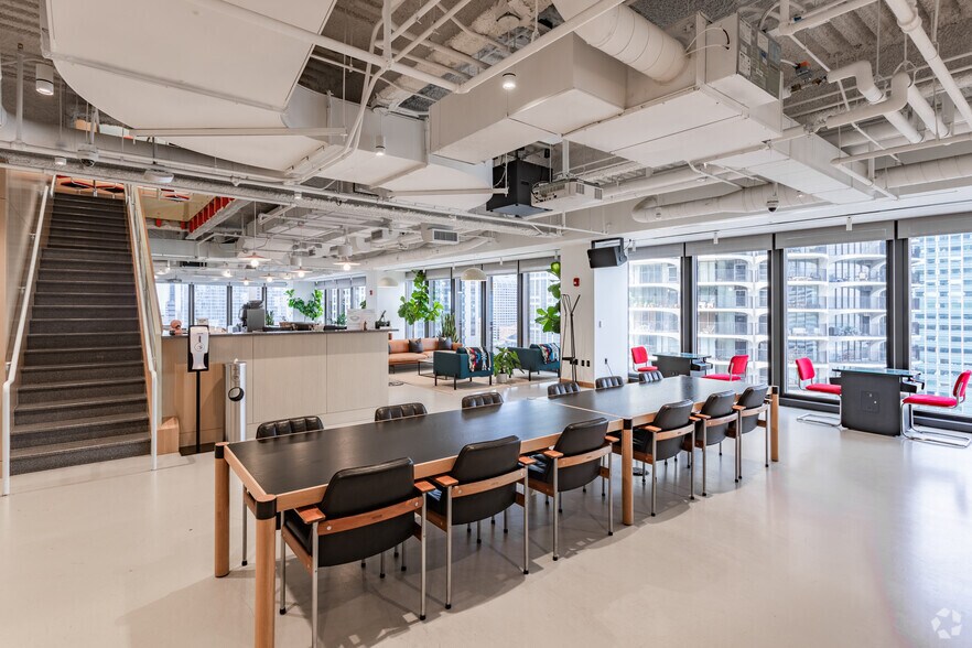 More Photos Of 330 N Wabash Ave, Chicago Coworking Space