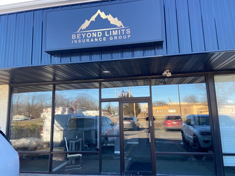 More Photos Of 1619 W College Ave, Appleton Storefront Retail Office For Lease