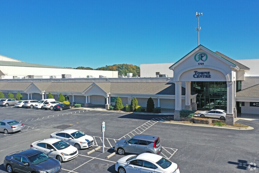 More Photos Of 1701-1703 Westchester Dr, High Point Freestanding For Lease