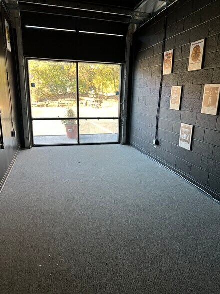 More Photos Of 8900 Edgeworth Dr, Capitol Heights Warehouse For Sale
