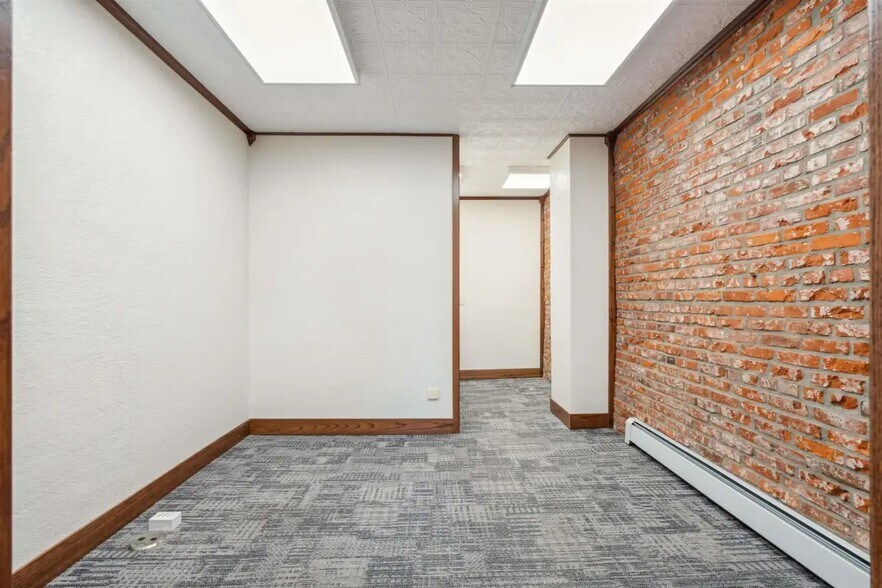 More Photos Of 118 W Mission St, Strawberry Point Loft Creative Space For Lease