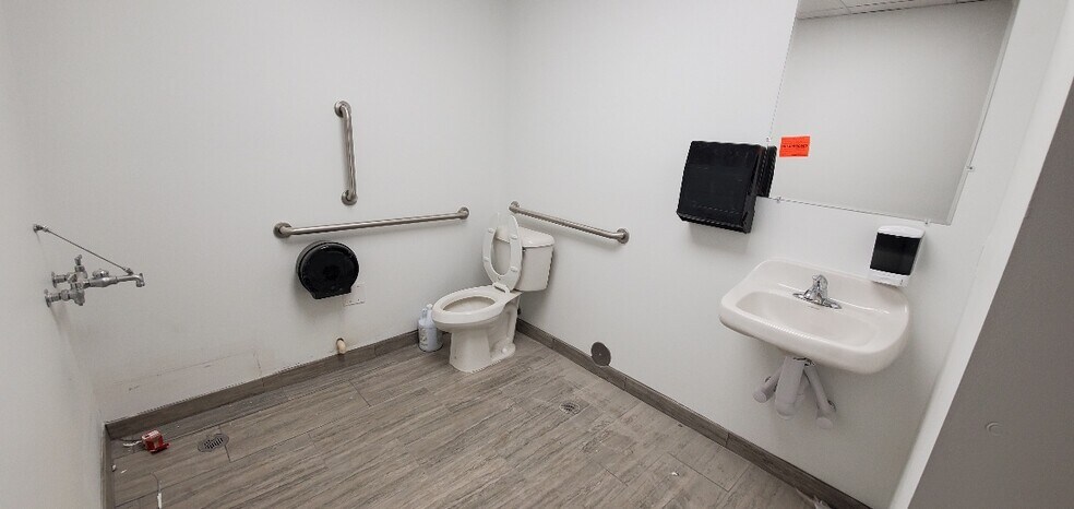 More Photos Of 20930 Meyers Rd, Oak Park Office For Sale