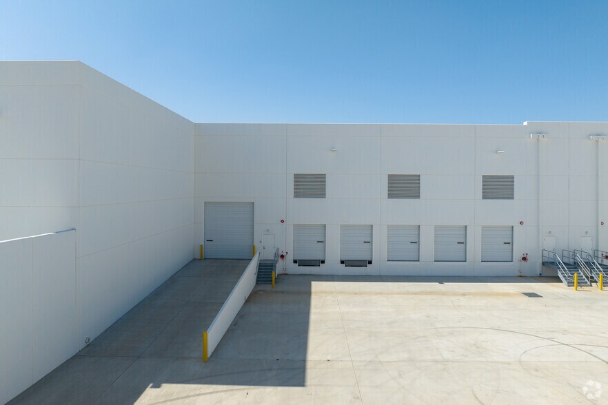 More Photos Of 1800 Mountain Ave, Norco Warehouse For Lease