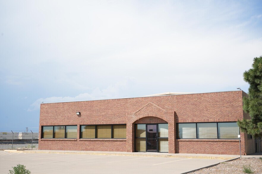 More Photos Of 1833 E Platteville Blvd, Pueblo West Flex For Lease