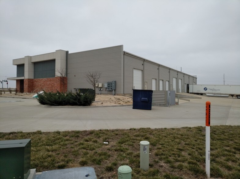 More Photos Of 7701 State Hwy FF, Joplin Warehouse For Lease