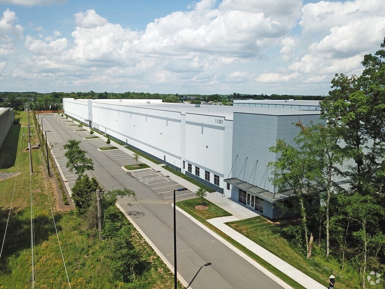 More Photos Of 11201 Ed Brown Rd, Charlotte Warehouse For Lease