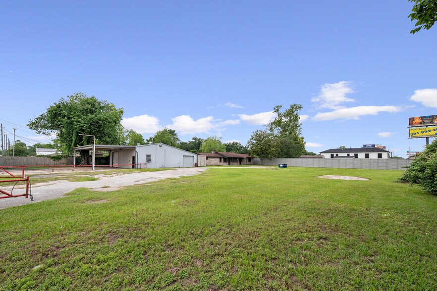 More Photos Of 1107 N Houston Ave, Humble Auto Repair For Sale