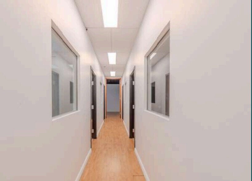 More Photos Of 6674 Av De L'esplanade, Montréal Industrial For Lease