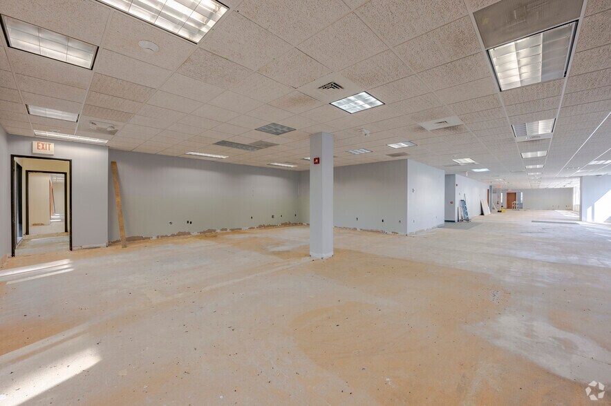 More Photos Of 22 Waterville Rd, Avon Medical For Sale