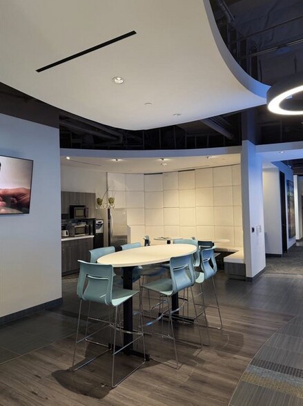 More Photos Of 7135 E Camelback Rd, Scottsdale Coworking Space