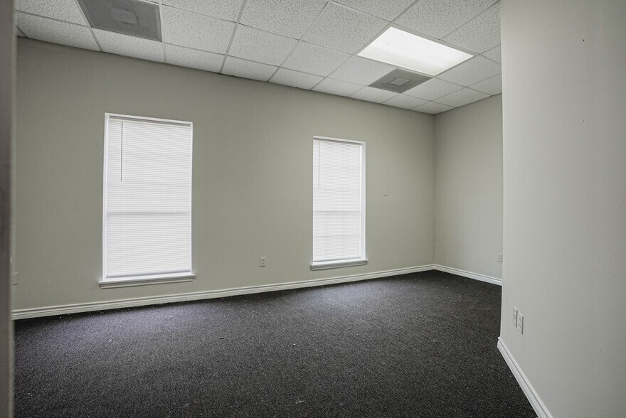 More Photos Of 14721 Pebble Bend Dr, Houston Medical For Lease