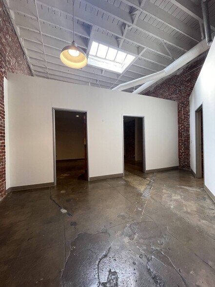 More Photos Of 2662-2684 Lacy St, Los Angeles Loft Creative Space For Lease